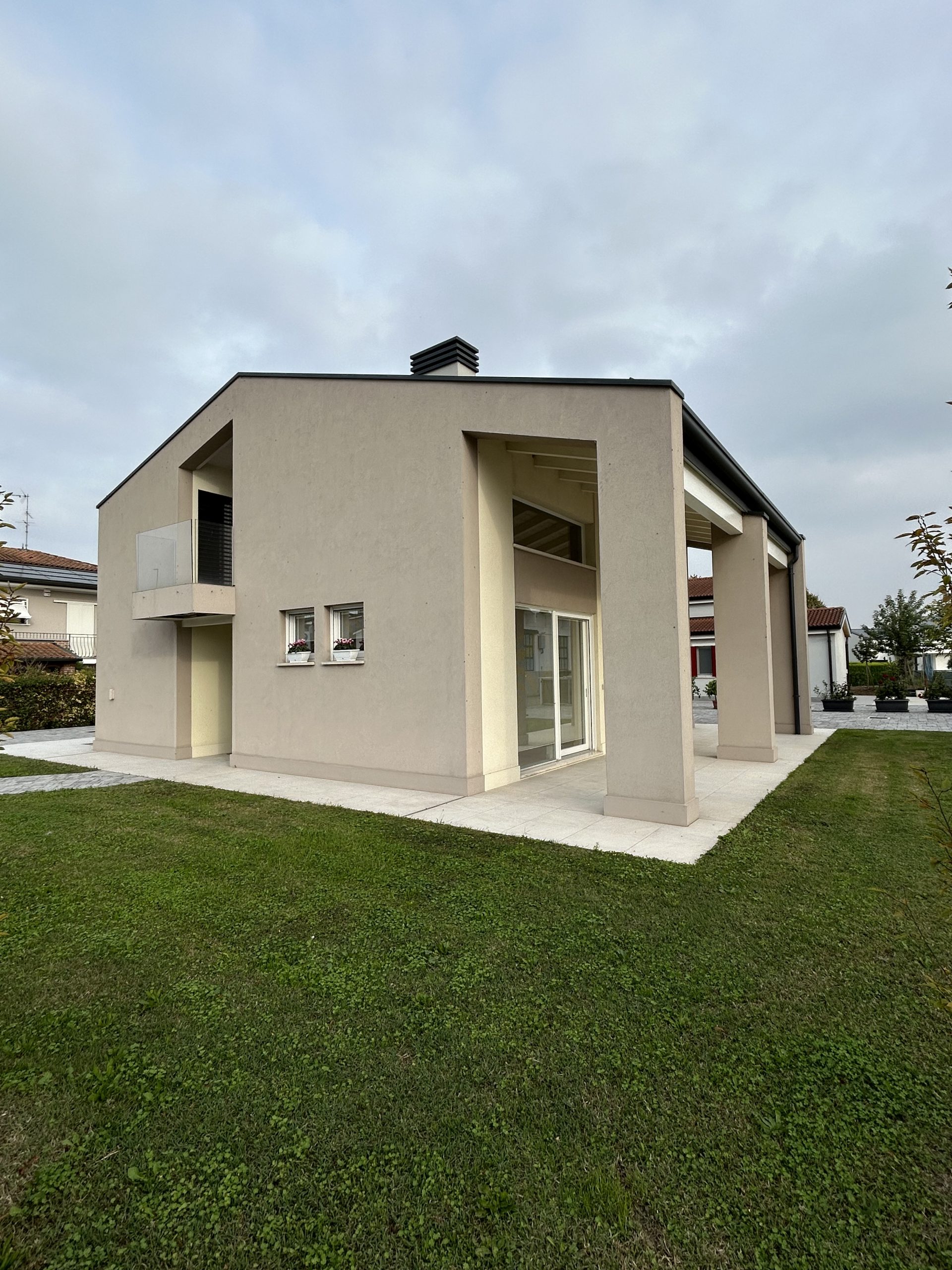 StudioG13_Abitazione_Unifamiliare_Xlam_Legno_Lamellare_Urbana_Padova_Isolamento_Giardino_Portico_03